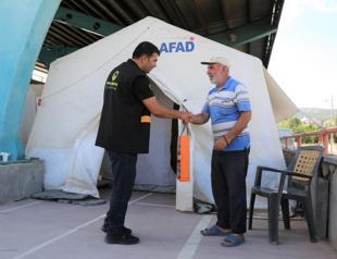 Quake survivor fathers receive gifts