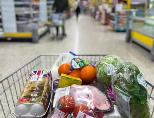 Thefts from UK convenience stores surge to record level