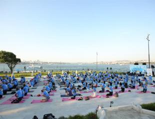 9th International Day of Yoga celebrated near Bosphorus