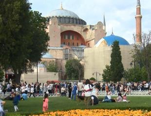 People throng historical sites of Istanbul during Eid al-Adha