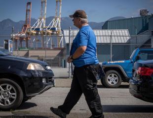 Labor dispute shuts down Canadas west coast ports
