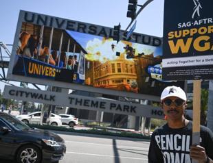 Hollywood actors extend contract talks just before deadline