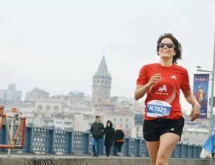 Turkish academic collects aid by charity running