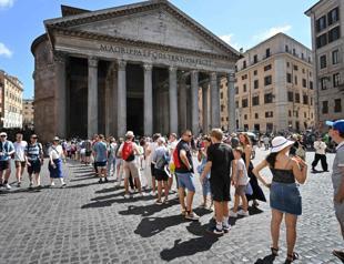 Romes Pantheon charges for tourist entry