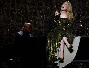 Dont throw stuff at us, Adele urges fans
