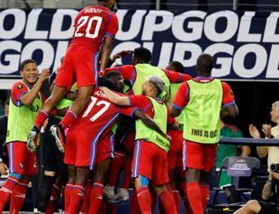 Mexico, Panama reach Gold Cup semis
