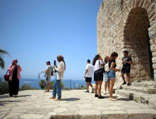 Youth to explore country via free dorm project