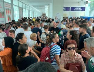 Turks flock to Georgia to buy phones after fee hike