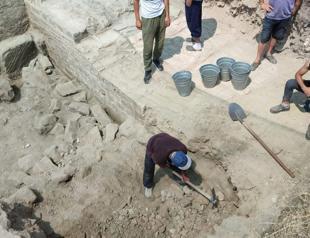 Theater emerges as works continue in Perinthos