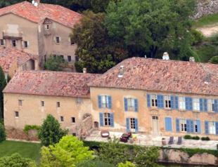 Pitt accused of ‘looting’ Miraval’s assets