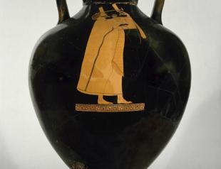 Italy demands Louvre return looted antiquities