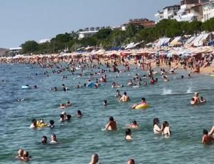 Avşa Island heaving with 200,000 vacationers