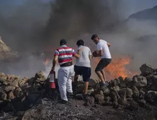 Crash of plane fighting Greek island wildfire kills both pilots