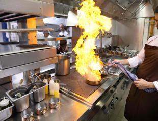 Glitzy Dubai hungry for culinary fame