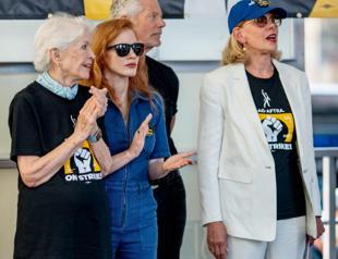 Hollywood heavyweights lead strike rally in Times Square