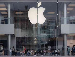 Apple targeted by $1 bln class action lawsuit in UK