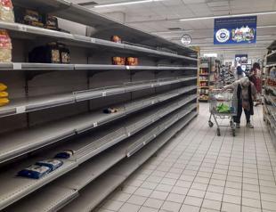 As West fears Tunisia collapse, hopes of bailout fade