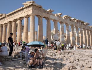Greece plans hourly caps on visitors to Acropolis