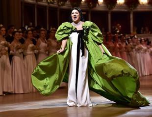 Star soprano sues Met Opera