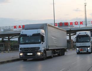 Truck drivers tighten measures against migrants’ smuggling attempts