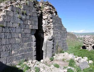 ‘Treasure hunters’ loot 150-year-old church