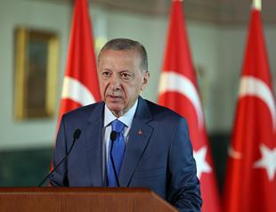 Erdoğan vows to settle all earthquake victims in containers