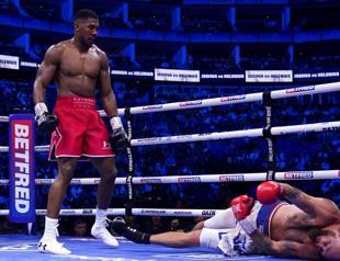 Joshua overcomes jeers to stop Helenius