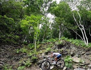 Pidcock wins world mountain bike gold