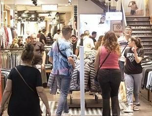 Istanbul’s İstiklal Avenue bustling with shoppers