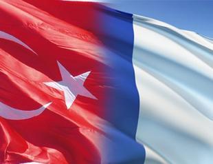 Turkish, French FMs hold phone conversation