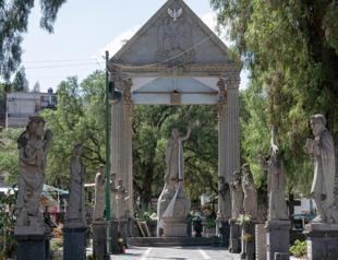 Traditional stone carvers chisel on in village swallowed by Mexico City