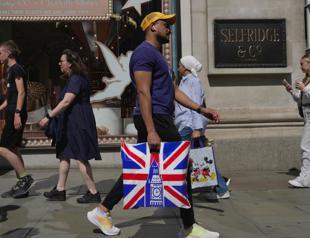 UK top bosses earn 118 times pay of workers: study