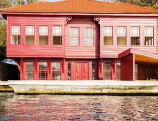 Bosphorus’ landmark red mansion sold for 200 mln liras