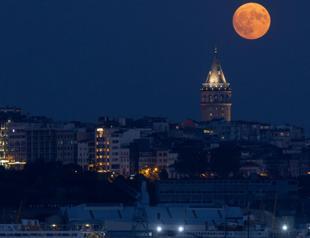 Rare blue supermoon dazzles stargazers