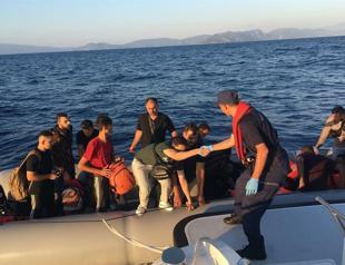 Turkish authorities rescue 64 illegal migrants on Aegean coasts
