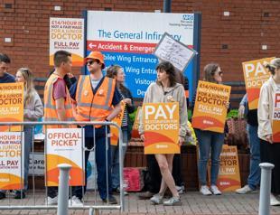 England junior and senior doctors to strike together