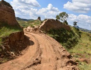 Two people arrested after digging hole at Great Wall