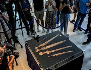 Roman swords discovered in Dead Sea cave