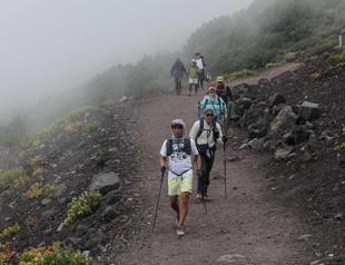 Japans Mount Fuji screaming from too many tourists