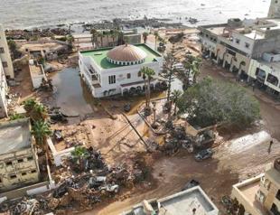 Fears mount of surging death toll in Libya flood disaster