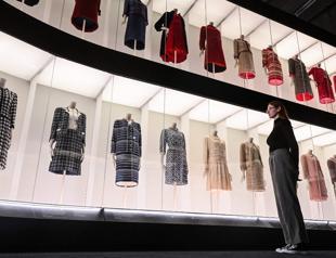 Londons V&A hosts new Chanel exhibition