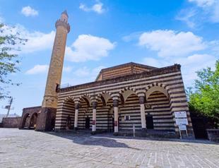 Authorities find tiles stolen 20 years ago