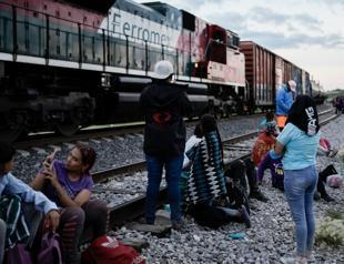 Mexico cargo trains halted after migrant deaths