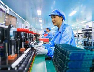 EU seeks to put brakes on China without hurting ties