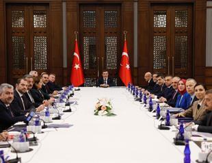 Economy board discusses policies to support financial stability