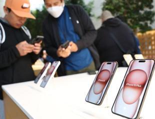 Apple blames software bug for overheating iPhone 15 models