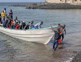 Boat carrying nearly 300 migrants arrives in Spains Canary islands: rescuers