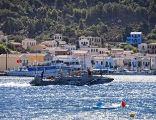 Turkish captain transfers injured girl from Greek island to Antalya