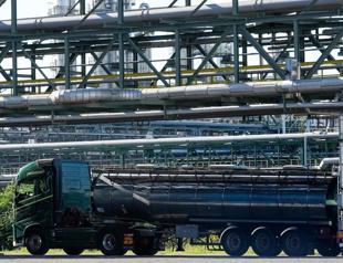 German industrial output dips again in August