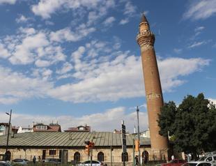 Turkish, Italian team to start works on leaning minaret